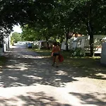 Mobil-home Avec Terrasse Pour 4 Pers. - Api-1-52-1721 * Arvert