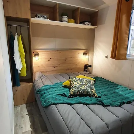 Mobil-home Avec Terrasse Pour 4 Pers. - Api-1-52-1721 Camping