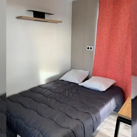 Camping Mobil-home Avec Terrasse Pour 4 Pers. - Api-1-52-1721 *