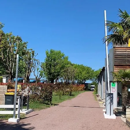 Kemp Mobil-home Avec Terrasse Pour 4 Pers. - Api-1-52-1721 *